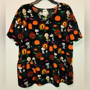 Peanuts Charlie Brown Spooky Snoopy Sz 2XL  Women's V-Neck Print Scrub Top